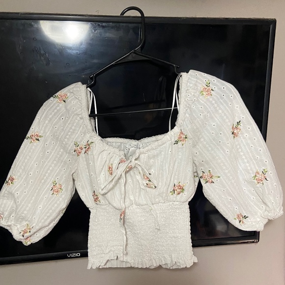 Puffy Mid Sleeve White Top - Picture 3 of 3